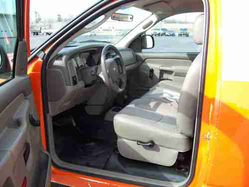 2004 Dodge Ram 1500 ST Standard Cab Pickup 2-Door, image 2