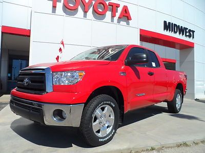 New 2013 toyota tundra doublecab 4x4 sr5 trd off-road nav. $5500 off sticker