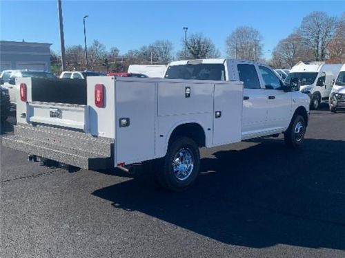 2024 ram ram 3500 chassis cab ram 3500 tradesman crew cab chassis 4x4 60&#039; ca