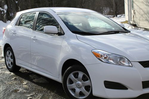 2010 toyota matrix 1.8l, with power options and alloys - auto 45k