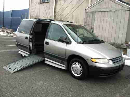 1996 DODGE GRAND VOYAGER CARAVAN - BRAUN WHEEL CHAIR RAMP - HANDICAP ACCESSIBLE, image 2