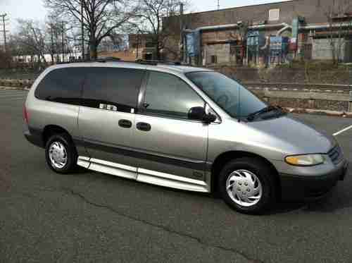 1996 DODGE GRAND VOYAGER CARAVAN - BRAUN WHEEL CHAIR RAMP - HANDICAP ACCESSIBLE, image 3