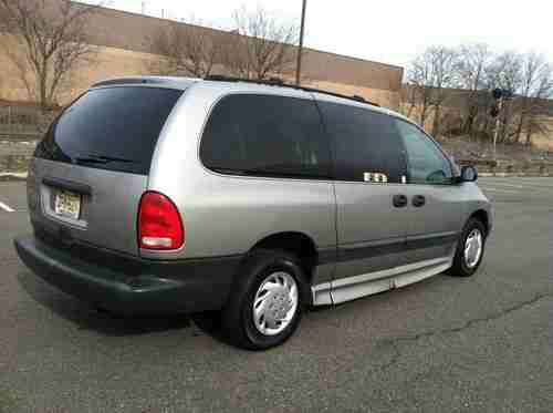 1996 DODGE GRAND VOYAGER CARAVAN - BRAUN WHEEL CHAIR RAMP - HANDICAP ACCESSIBLE, image 4