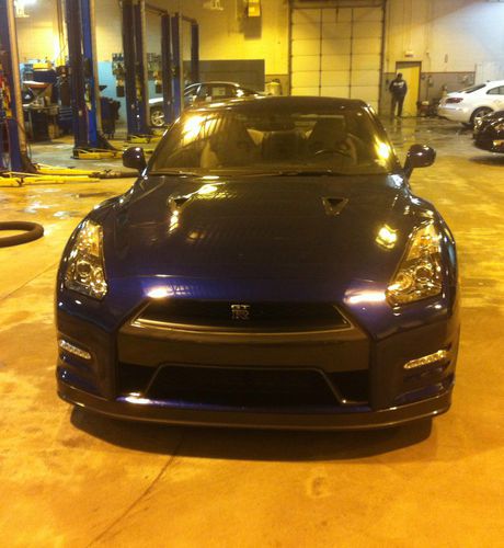 2012 nissan gt-r premium coupe 2-door $81,995.00