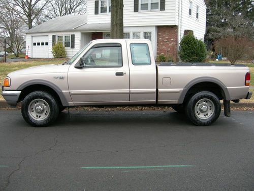 Ford ranger xlt 4x4 clean runs great extra cab