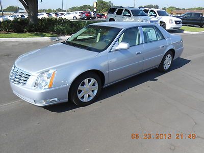 2006 cadillac dts 4dr w/1s low low miles