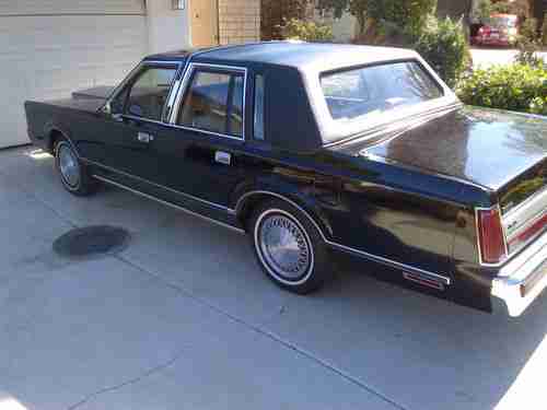 1988 Lincoln Town Car Base Sedan 4-Door 5.0L, image 2