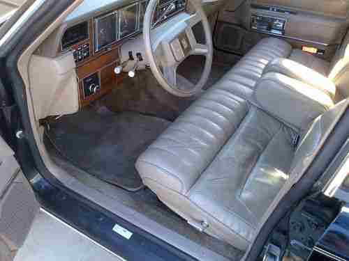 1988 Lincoln Town Car Base Sedan 4-Door 5.0L, image 9