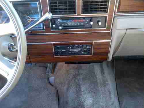 1988 Lincoln Town Car Base Sedan 4-Door 5.0L, image 13