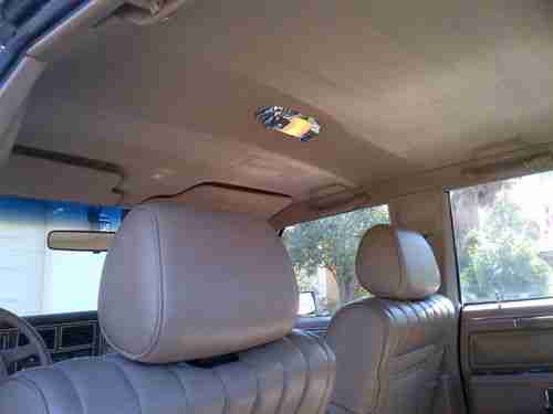 1988 Lincoln Town Car Base Sedan 4-Door 5.0L, image 14