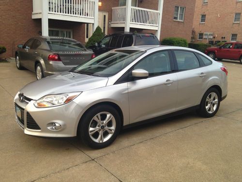 2012 ford focus se sedan 4-door 2.0l