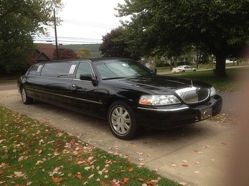 2006 lincoln town car limousine