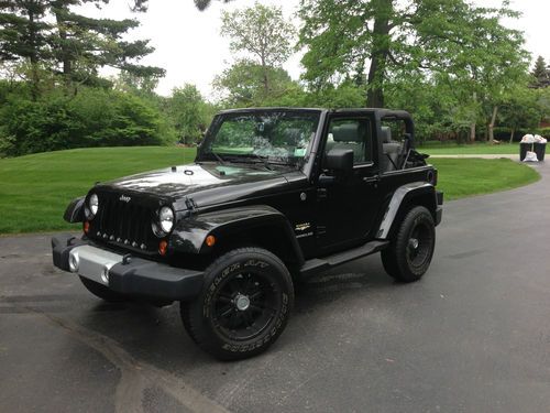 Black 2dr wrangler sahara, excellent condition only 19300 miles