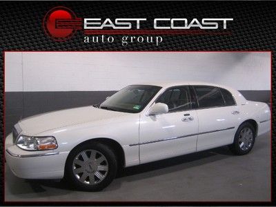 Lincoln town car signature l rare color look at pics!!!