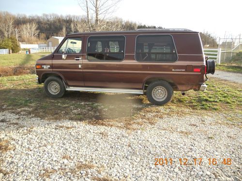 1991 chevrolet passenger van gasoline  with 32 horsepower