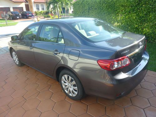 2013 toyota corolla le sedan 4-door 1.8l