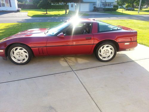 1990 chevrolet corvette base hatchback 2-door 5.7l