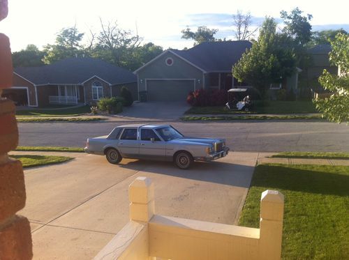 1989 Lincoln Town Car Signature Sedan 4-Door 5.0L, US $1,900.00, image 3
