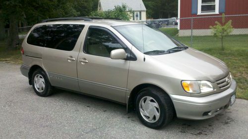 2003 toyota sienna le, low miles excellent condition