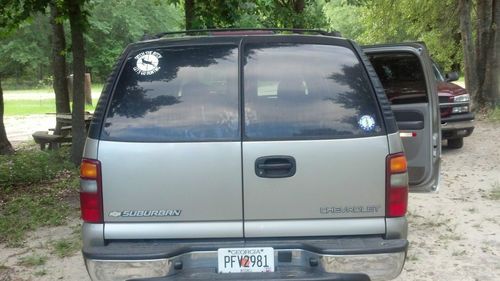 2003 Chevrolet Suburban 1500 LS Sport Utility 4-Door 5.3L, image 2