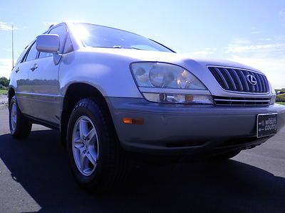 Silver 55,600 miles one owner leather moonroof newer tires 3.0l v-6 no rust