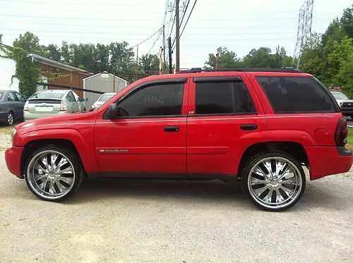 2002 trailblazer ..salvage title ,,,,, light light damage