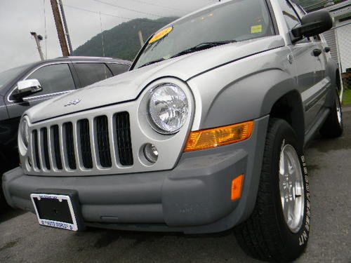 2005 jeep liberty sport sport utility 4-door 2.8l diesel engine 4x4 automatic
