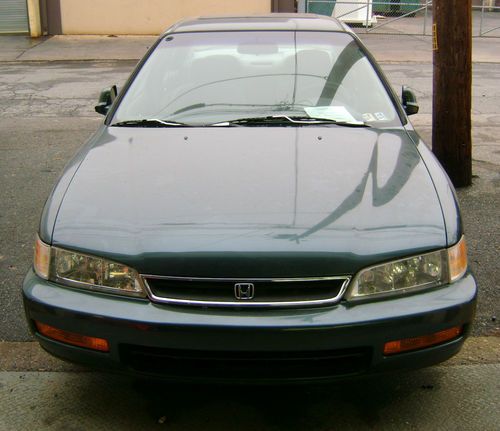 1997 honda accord lx / sunroof / power windows / automatic parts/repair as is