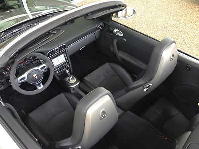 GTS Cabriolet 1 Owner Clean Carfax Only 4349 miles, image 29