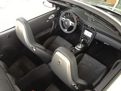 GTS Cabriolet 1 Owner Clean Carfax Only 4349 miles, image 30