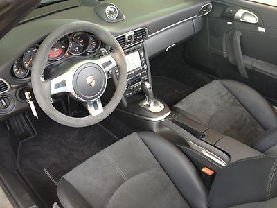 GTS Cabriolet 1 Owner Clean Carfax Only 4349 miles, image 41