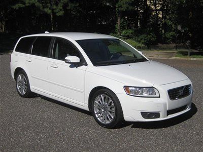 2010 volvo v-50 station wagon...truly flawless !