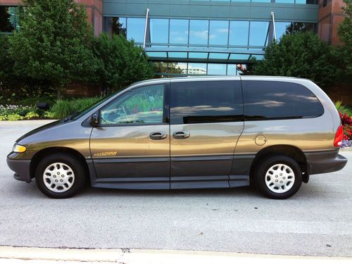 Purchase used 1998 Dodge Grand Caravan LE Handicap Wheelchair Mini Van ...