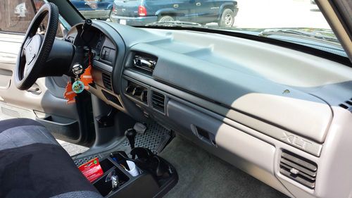 1993 Ford F-150 XLT Standard Cab Pickup 2-Door 6CYL 4.9L 4X4, 84.500 ORIG MILES, image 10