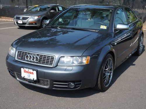 Financing available 4.2 v8 6-speed manual quattro one owner car fax