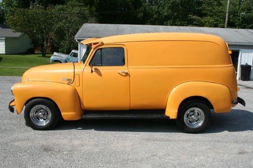 1951 CHEVY 3100 PANEL TRUCK WAGON 350 AUTO NO RESERVE, image 3