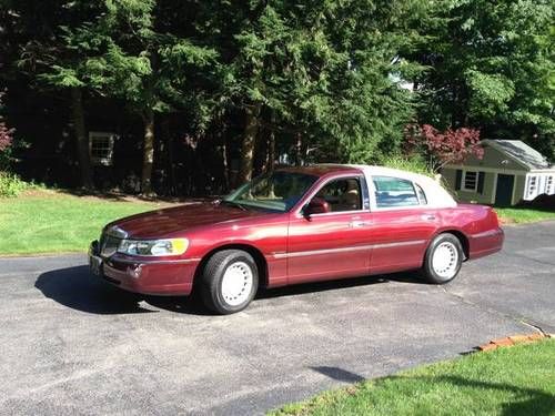 2001 lincoln town car executive sedan 4-door 4.6l