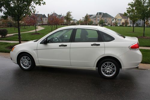 2009 ford focus se , abs , sync , am - fm cd , se 4 - door sedan