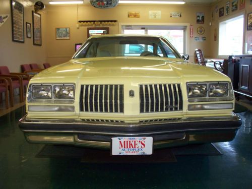 1976 cutlass s extremely clean, runs great, cold air, floor shift, beautiful