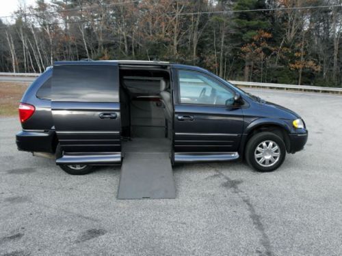 07 chrysler tc limited handicap wheelchair van 67000 mi loaded with every opt.