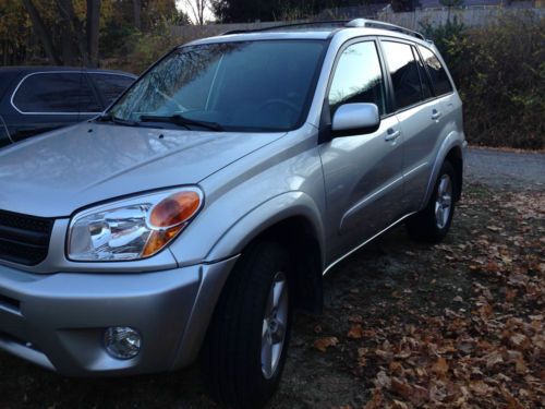 2004 toyota rav 4 l  4wd ***5 speed***