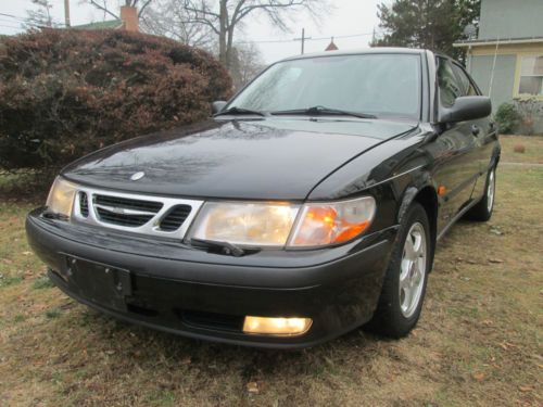 2000 saab 9-3 hatchback 4-door 2.0l turbo 5 speed leather moonfoor fwd runs gr8!