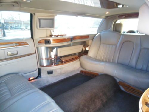 2006 Lincoln Town Car limousine krystal red rock casino NO RESERVE, image 12
