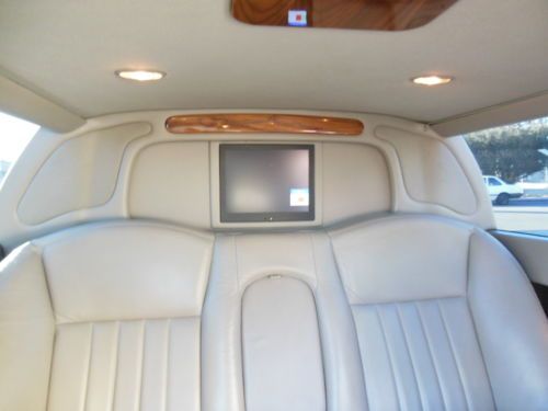 2006 Lincoln Town Car limousine krystal red rock casino NO RESERVE, image 17