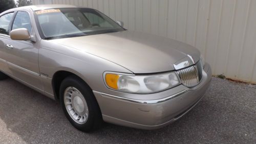 2000 Lincoln Town Car Signature Sedan 4-Door 4.6L, image 6