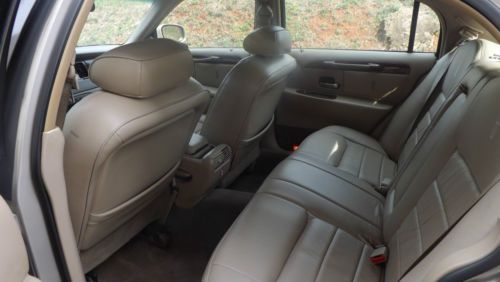 2000 Lincoln Town Car Signature Sedan 4-Door 4.6L, image 9
