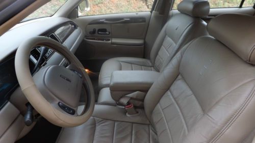 2000 Lincoln Town Car Signature Sedan 4-Door 4.6L, image 10