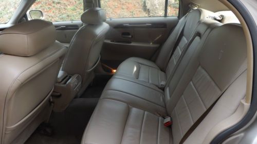 2000 Lincoln Town Car Signature Sedan 4-Door 4.6L, image 11
