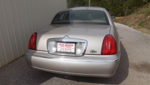 2000 Lincoln Town Car Signature Sedan 4-Door 4.6L, image 12