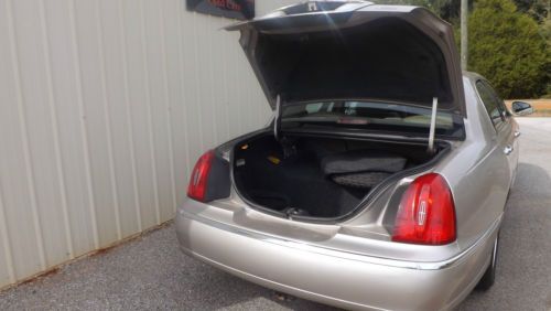 2000 Lincoln Town Car Signature Sedan 4-Door 4.6L, image 13
